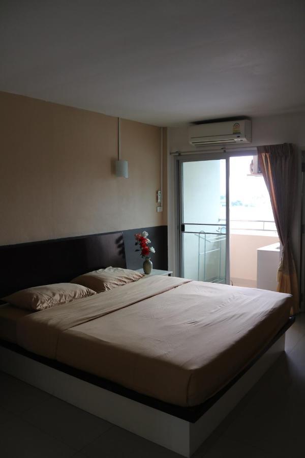 Ferienwohnung Ladapan Mansion Nonthaburi Exterior foto